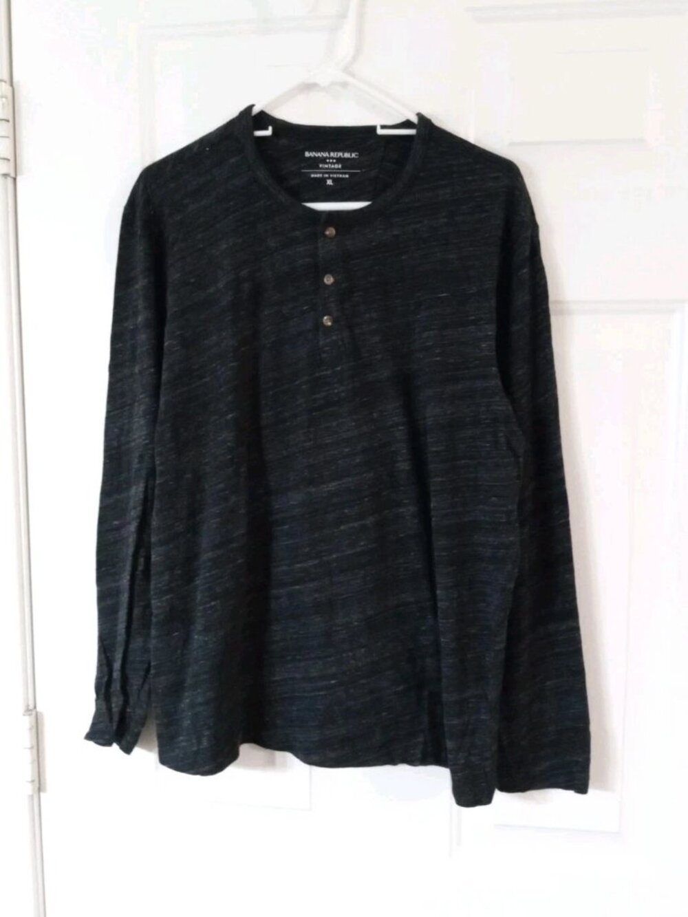 Banana Republic Vintage Men's XL Long Sleeve Black Gray Henley Pullover Shirt